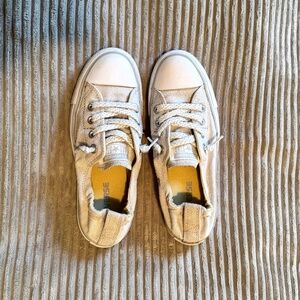 Converse Shoreline Slip on Sneakers (size 7)